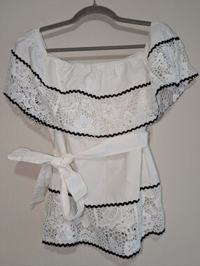 Maybe Wang Off The Shoulder Lace Blouse with Black Trim Size Large